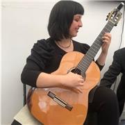 Profesora de guitarra, solfeo y teoría musical